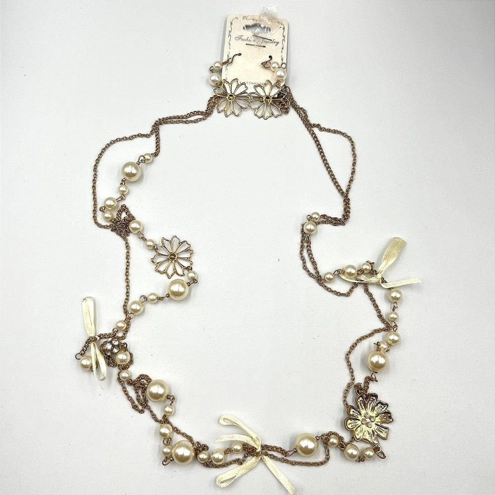 Vintage Style Gold Tone Pearl Floral Necklace &‎ Earring Set White Ribbon Bows